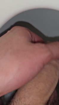 Io Che Piscio in Bagno - Primo Piano Di Un Cazzo POV