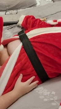 Üvey oğul Noel Baba'nın siklerini emiyor