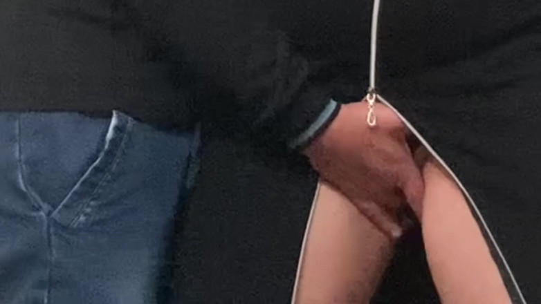 Niki studio: うっ!!ドイツ地下鉄で、もっと汚い指が私の秘部を擦った