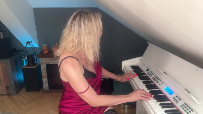 WeAreNewbies: Will You Be My Best Music Student?