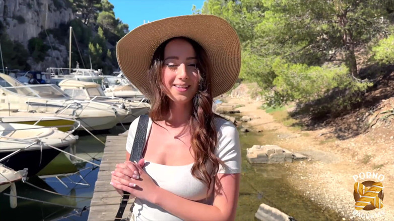 Porno Baguette: Hellolimoon, garota bonita, precisa de sexo duro!