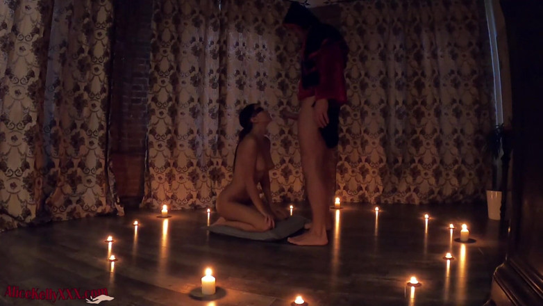 Alice KellyXXX: Dívka hluboce kouří, tvrdě šuká a polyká sperma při démonském rituálu -...