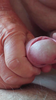 Oude buurvrouw bezoekt Nylonjunge 1