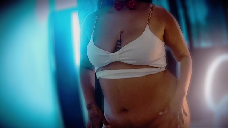 Uncut Lil Midget and Latina Freaky Friends: South Merican Gooonie, кімната для сперми ведмедя