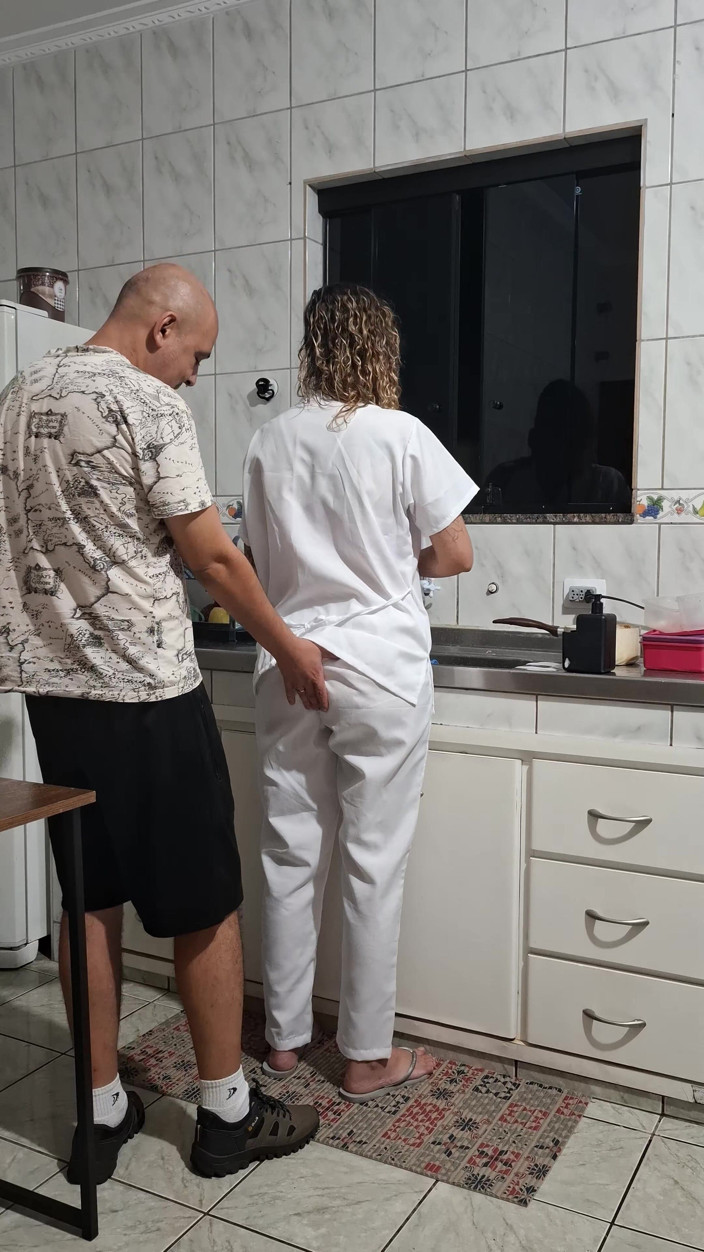 Victor SweetCoupleStories: Покоївку трахнули в дупу на кухні під час миття посуду