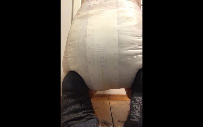 ABDL Diapers by Norsken77: पादना बहुत अच्छा लगता है!