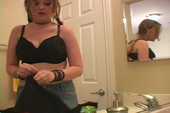 Solo Dream Babes: 独奏梦想女郎:Kissy试穿新胸罩