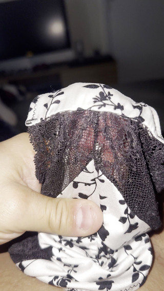 Bigbrook45: Muncrat di celana dalam penuh satin guru satin