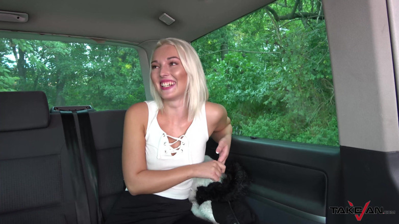 Take Van: Blondine abgeholt, gefickt und nackt rausgeschmissen
