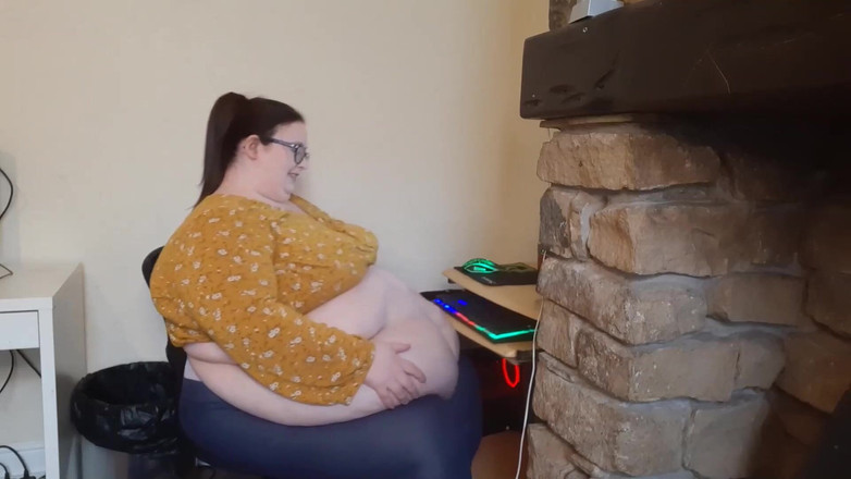 SSBBWLadyBrads: Толстая девушка в офисе сопротивляется