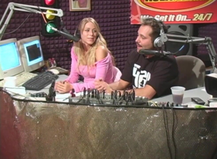 The Classic Archives: Pare să fie excitată de transmisia în direct