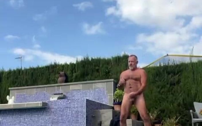 Daddybearvlc: Lagi asik mainin kontolku dong