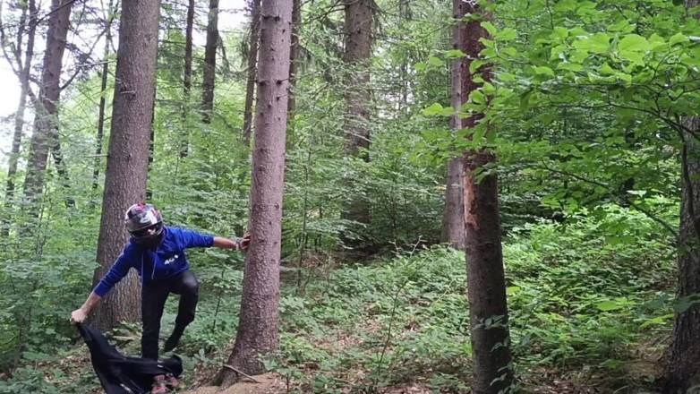 kickerscooter: Forest Risk: Jerking off a Dick Under a Busy Road