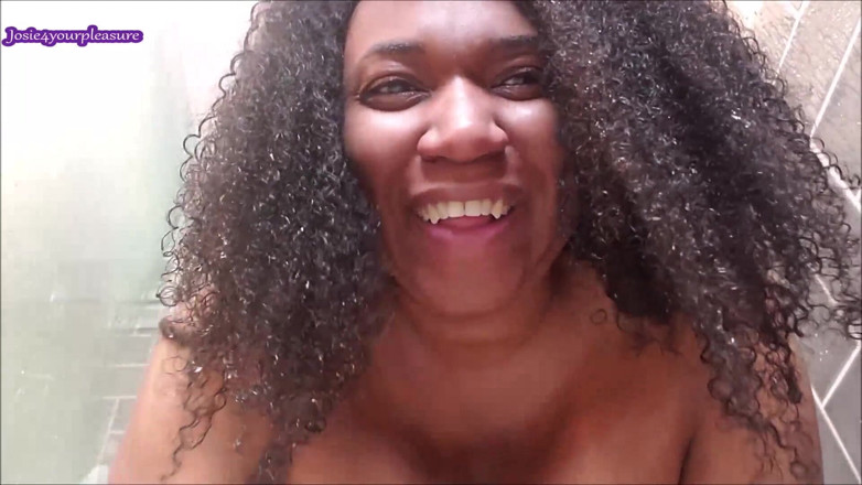 Josie4yourpleasure: BBW dusche necken und masturbieren