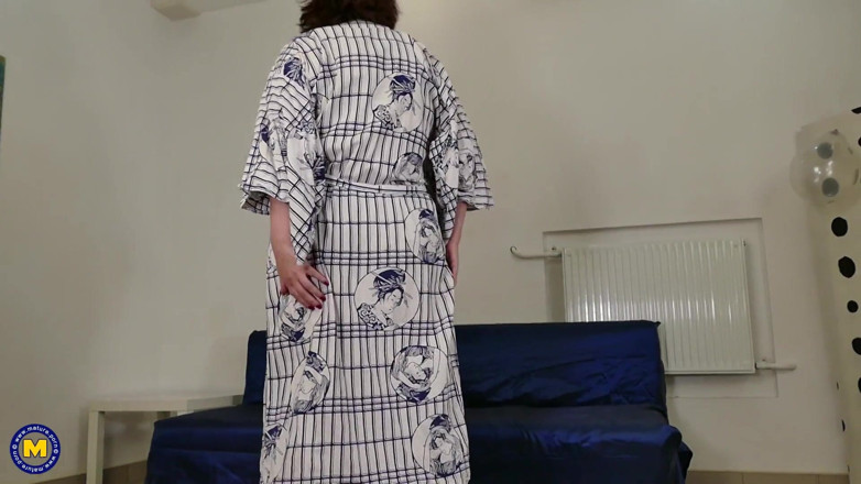 Mature NL: Danica, une femme mature au corps parfait et prête pour...
