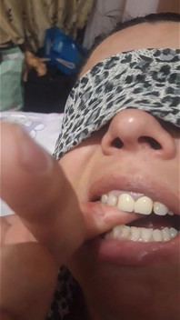 Cắn ngón tay