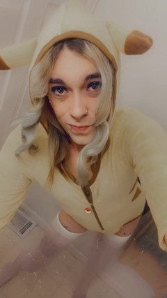 CarmenMelatonin: Nadržená PikaGirl miluje sex