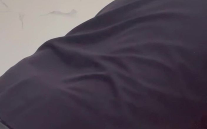 Quan Vietnam 18: Jeune étudiante, vieille prof. Une vierge prend une grosse bite et...