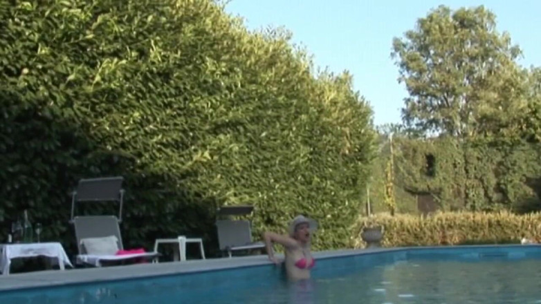 Just X Star: Grote pik voor een vervelende blondine