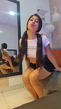 Sexy latina probeert je te verleiden om te neuken
