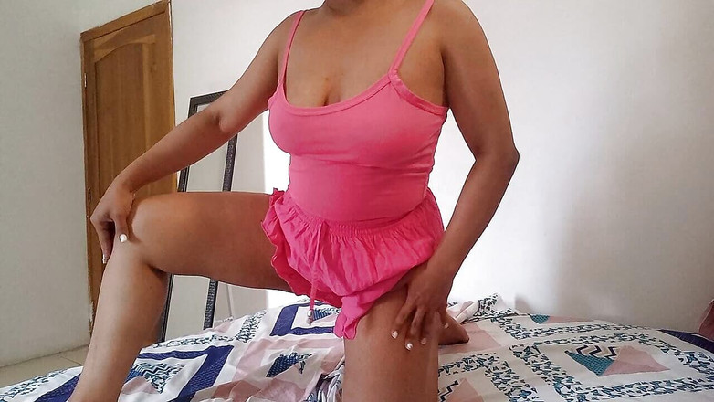 PATY PATY: Латина с ее открытой задницей и прыжком на сиськах хочет пальцы и вкусный член