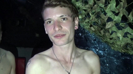 Crunch Boy: Twink ošukaný Theo Berry v cestovním líbání