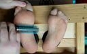 Queenyroxy: Tickling Fetish - BBW MILF Gets Her Feet Tickled in Nylon...