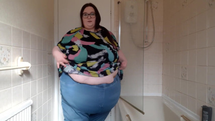 SSBBWLadyBrads: Mostrando essa figura enorme
