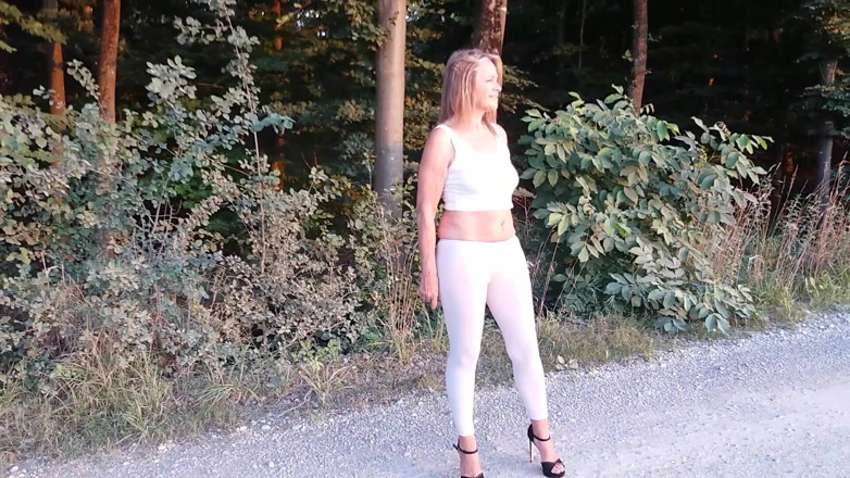 martinawest: Mature Woman in White Leggings Outside!