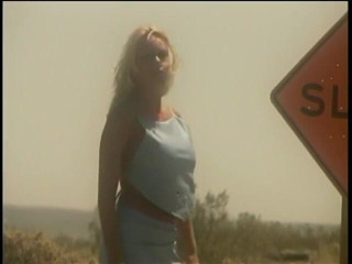Super Babes: Une belle blonde se fait baiser sur le fourneau de...