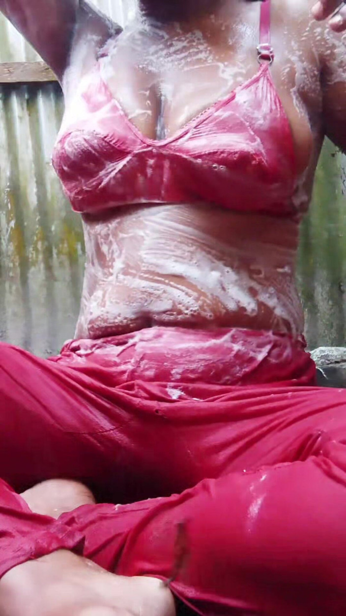 priyastar99: Die sexy dusche der schwägerin