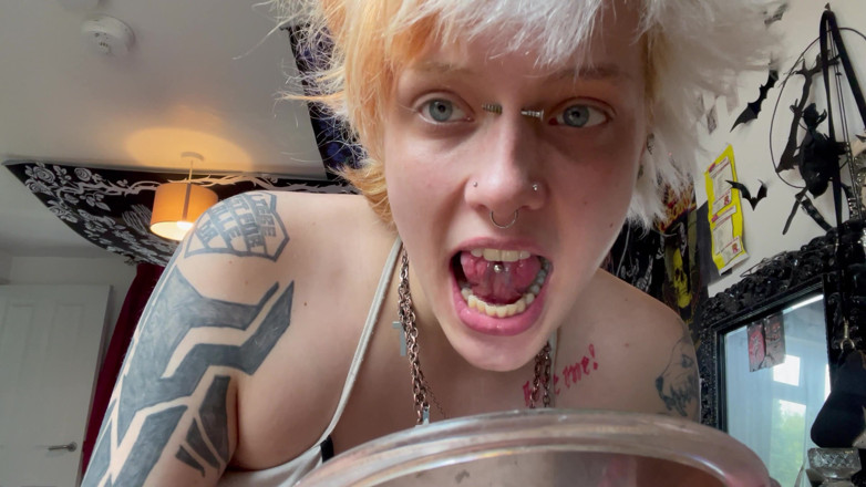 Glitterqueen1999: No Makeup Goth Girl Mouth Tour with Hand Mirror