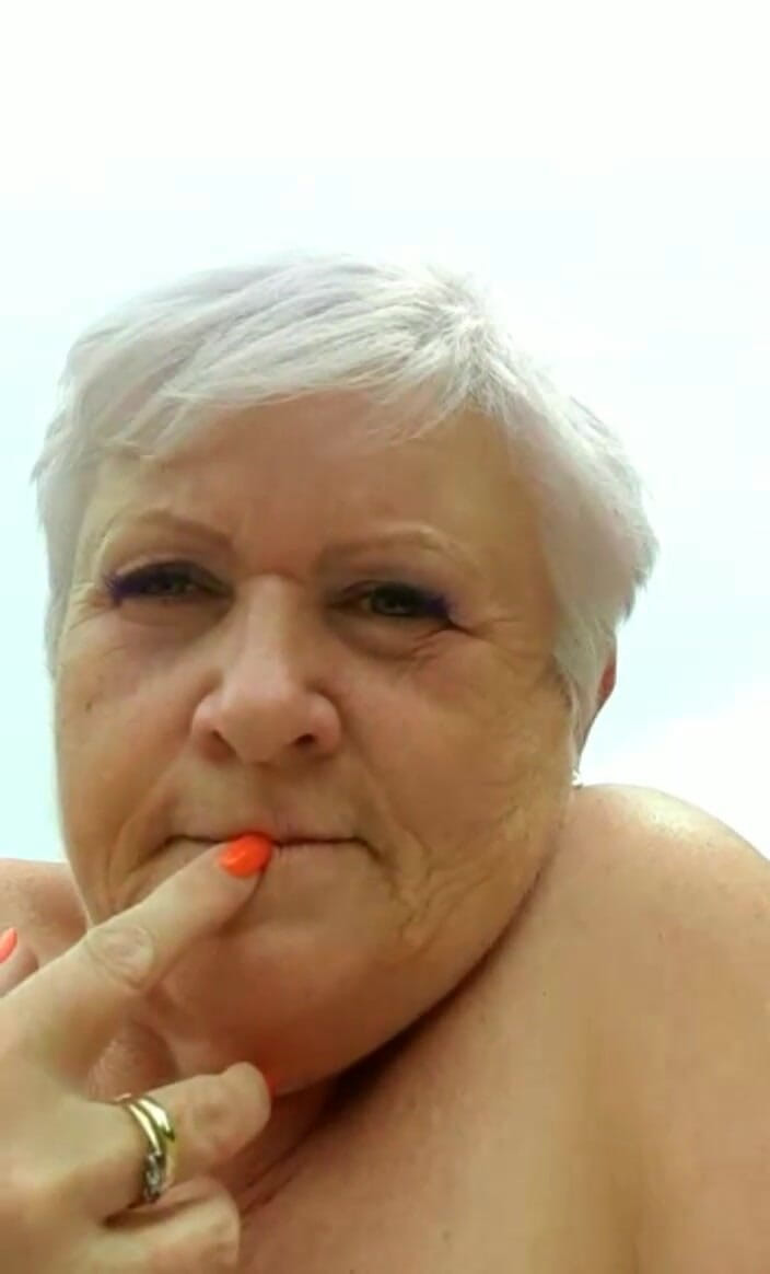 Uk Joolz: Nahé opalování dnes v klubu