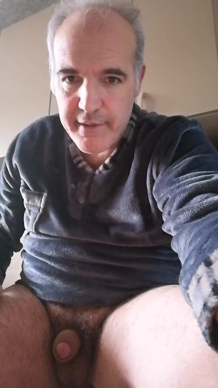 Setesesso7: Uzun bir Pazar günü penisimi mastürbasyon ve boş plastik şişeye işemek