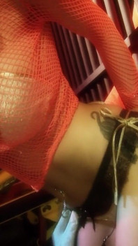 Scène sauvage insatiable - 1_a un couple de MILF blondes à forte poitrine fait un trio avec un prisonnier