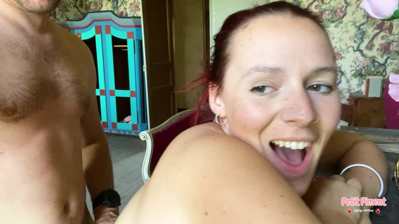 Petitpiment: 버려진 저택에서 섹스 I 입으로, 강아지 스타일, POV