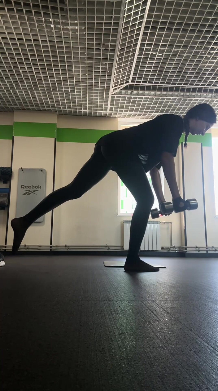 Skinny_lady69: Naylon çoraplı spor salonu