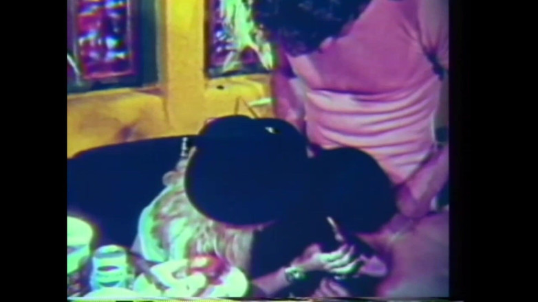 Vintage Megastore Full hd: Di pesta mereka dan menghisap satu sama lain