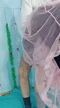 Une mariée indienne se fait baiser pendant la première nuit de sexe d’un marié indien baise une mariée du village indien