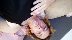 Leatransteen: Leatransteen spust na czarnej satynowej spódnicy