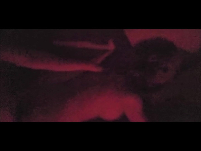 SilverFux: 초라한 빨간 방에서 성숙한 창녀와 섹스하는 발정난 남자.