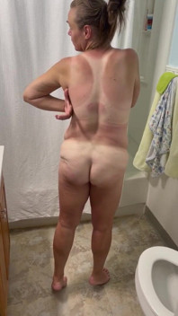 Tirando a roupa e posando nua para você!