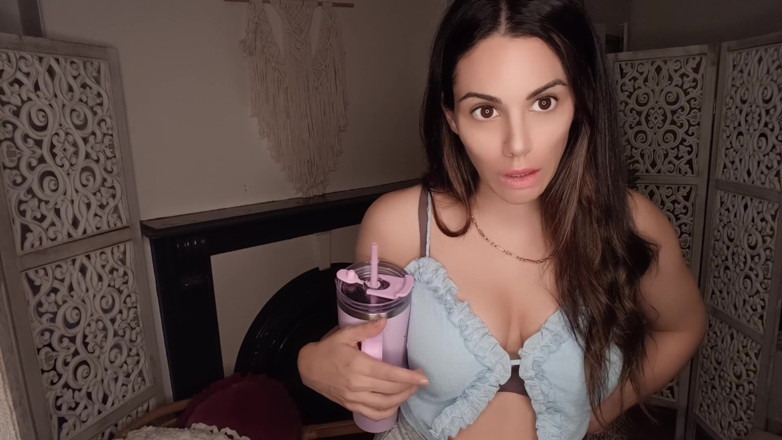 annikarain: Macocha nosi wysokie buty na udach i biczuje tyłek