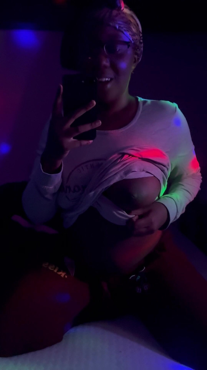 ALLIYAH ALECIA: Exotische Stripperin! (echte Jamaikanische Amerikanische Blondine)