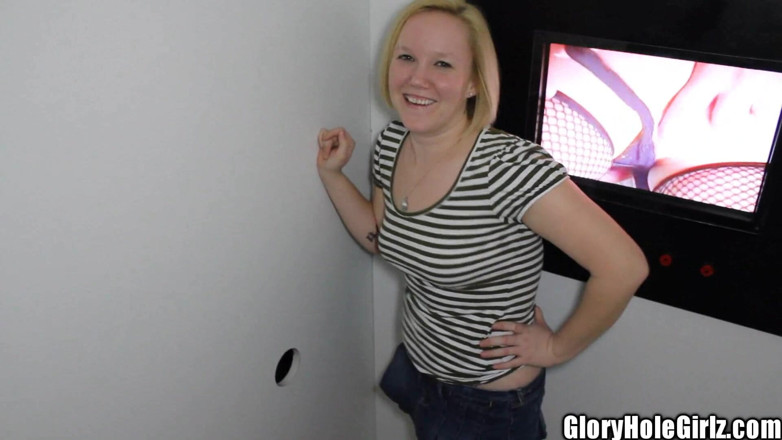 Glory Hole Girlz: Mamilo inchado pau preto chupando porra gloryhole loira cadela facials...