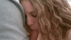 Babe Stare: Sevimli kız Devon düzgün bir sakso çekmeyi biliyor