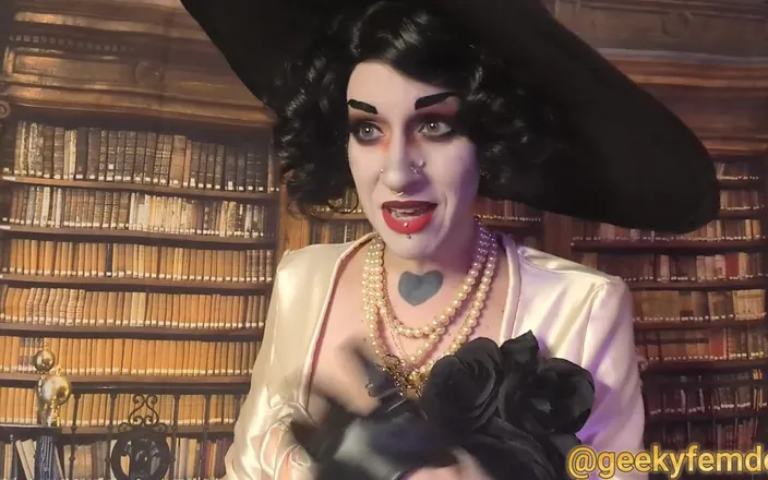 Geeky Femdom: Lady Dimitrescu有一个小吃