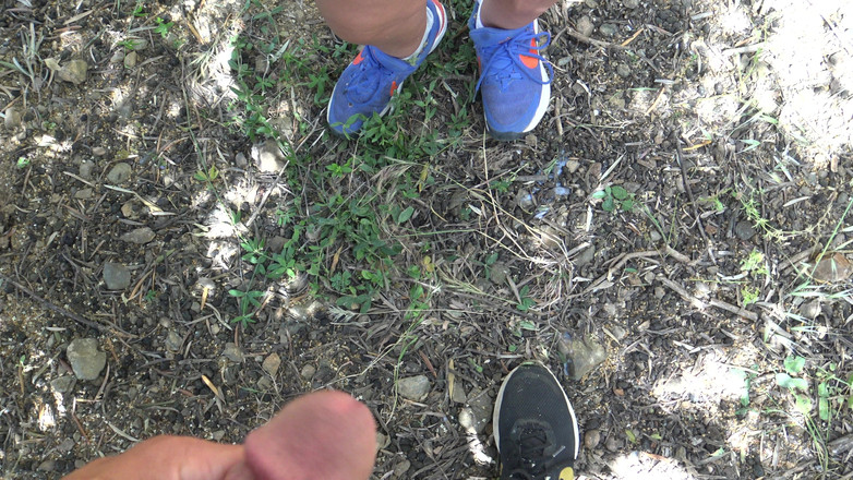 Stepmom Susan: परिपक्व नग्नतावादी व्यभिचारी पत्नी रैंडम अजनबियों को उसके ऊपर वीर्य डालने देती है