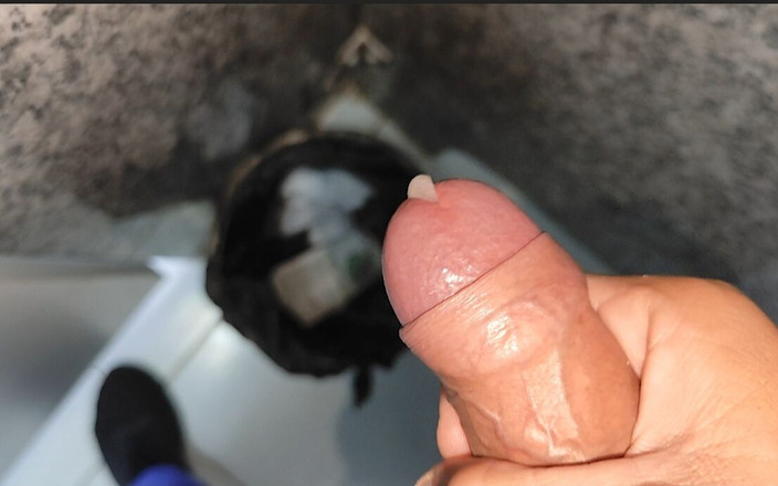 Straight Daddy Club: A carga incrível do papai no banheiro no trabalho.