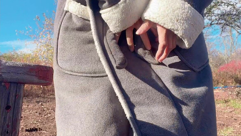 sweethanajapanese: Coño meando en frío afuera